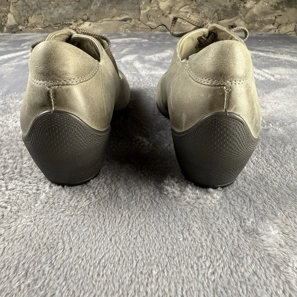Ecco sculptured mary